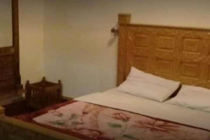 Room 21 of 32