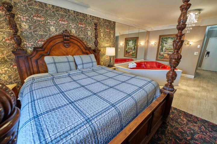 Deluxe King Bed (21 of 39)