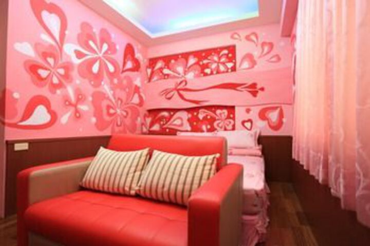 Room 4 of 19