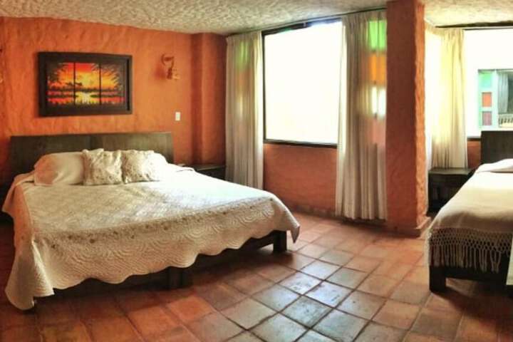 Room 4 of 16
