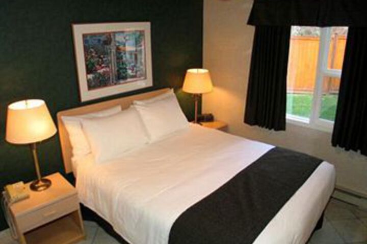 Room 13 of 32
