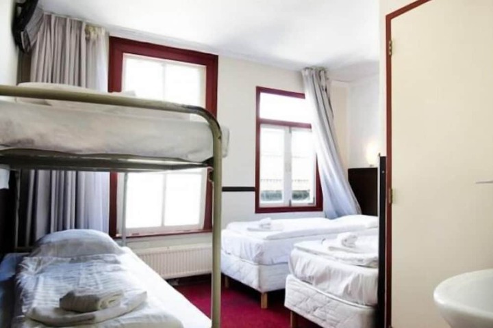 Room 8 of 23
