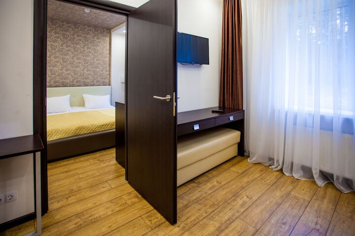 Room 5 of 32