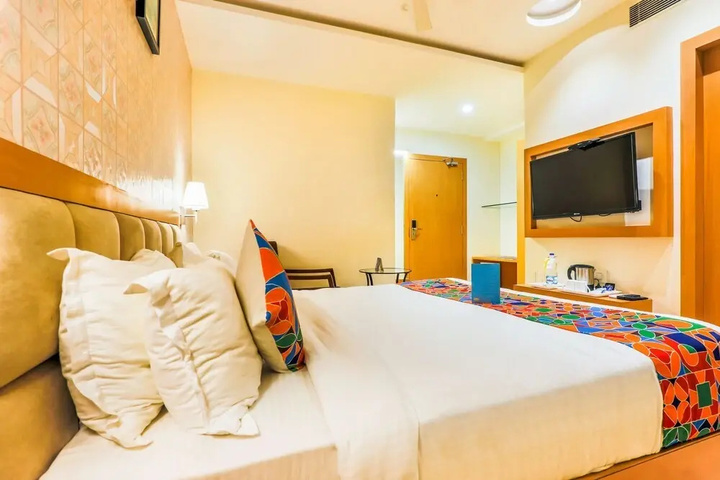 Room 2 of 8