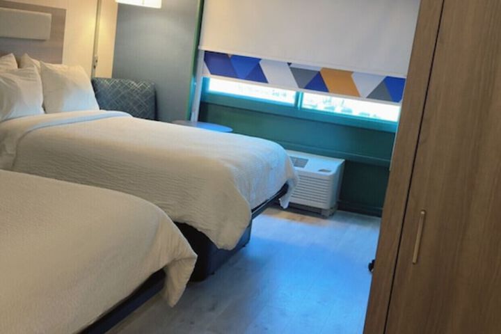 2 Queen Beds (6 of 9)