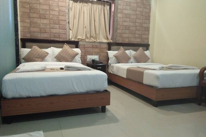 Room 9 of 32