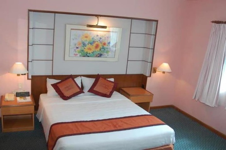 Room 14 of 32