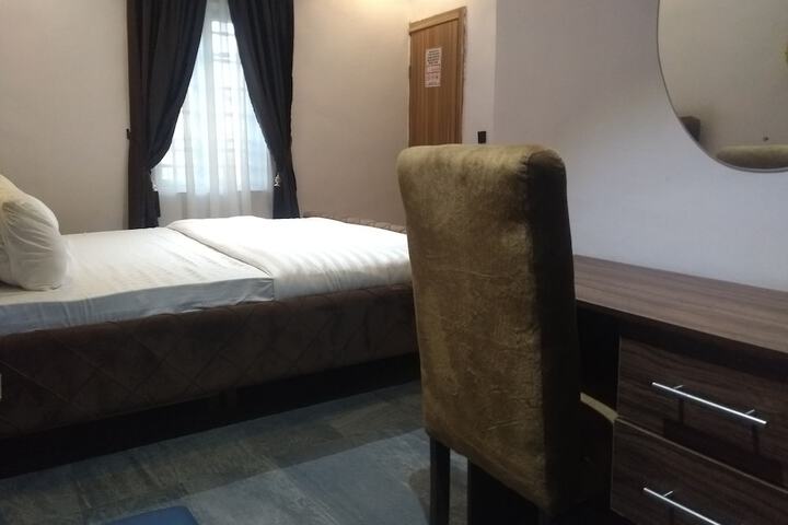 Room 13 of 39