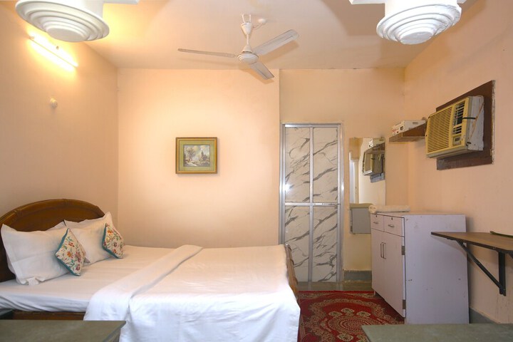 Room 25 of 94