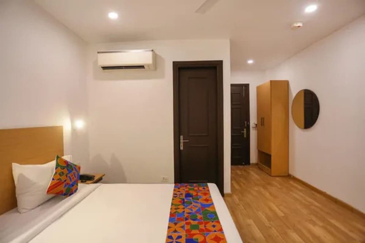 Room 11 of 20