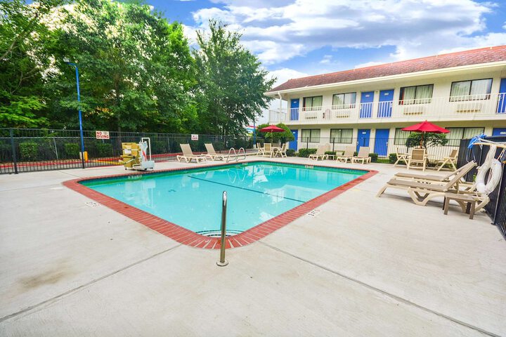Pools & Facilities