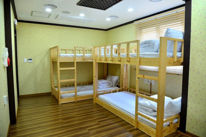 Room 16 of 43
