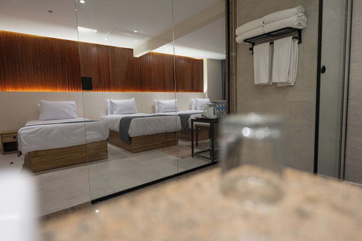 Room 93 of 126