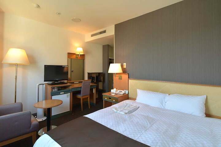 Room 10 of 28
