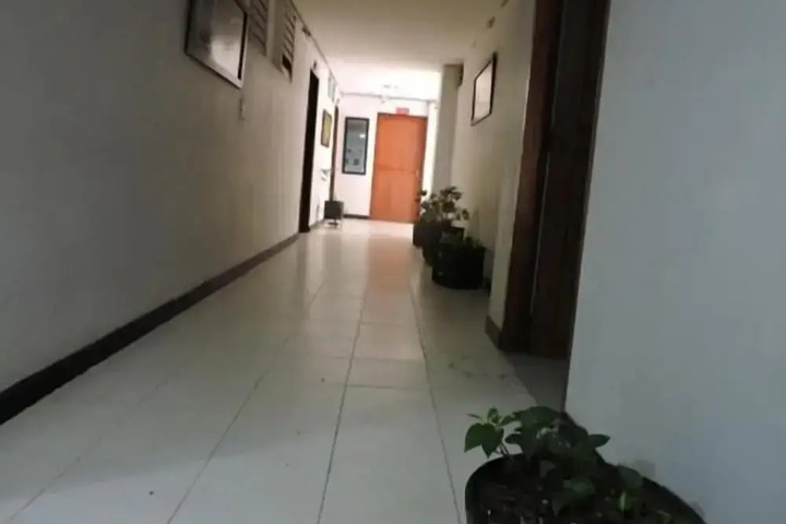 Room 8 of 9