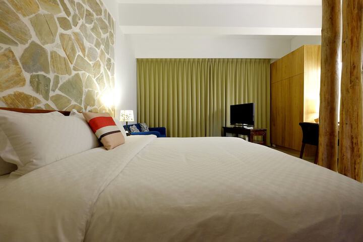 Room 8 of 34