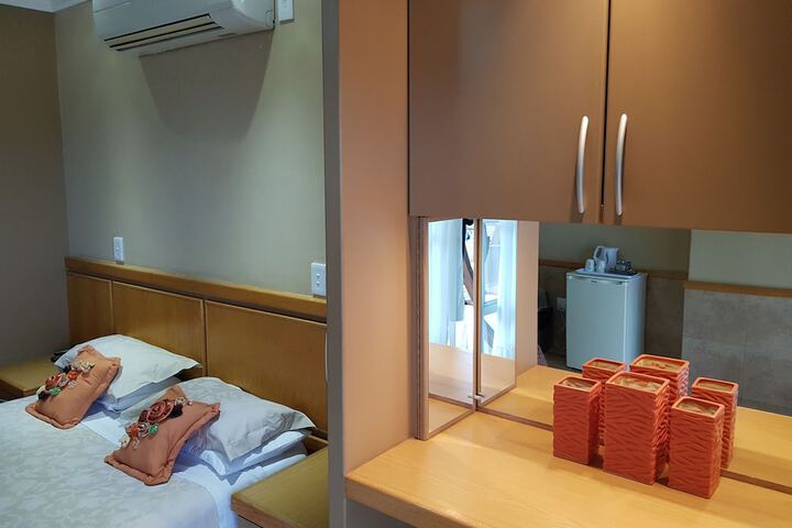 Room 10 of 40