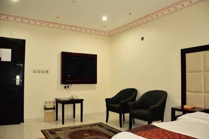 Room 6 of 16