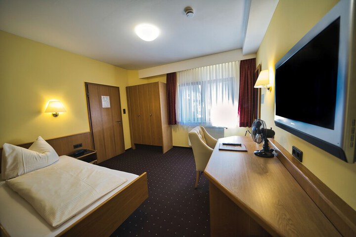 Room 17 of 62