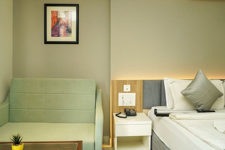 Room 43 of 68
