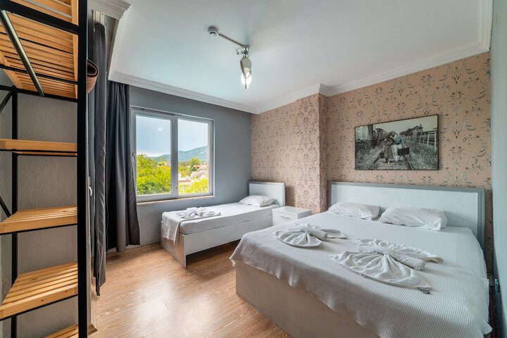 Room 2 of 12