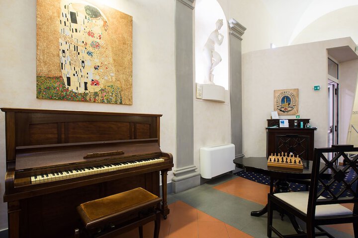 Entrance & Lobby