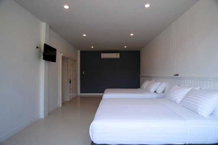 Room 9 of 26