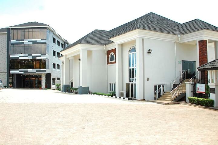Photo of Oaklands Hotel Enugu