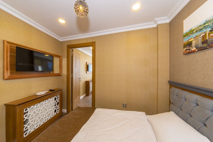 Room 13 of 48