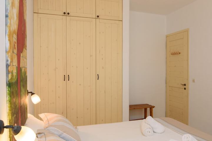 Room 4 of 47