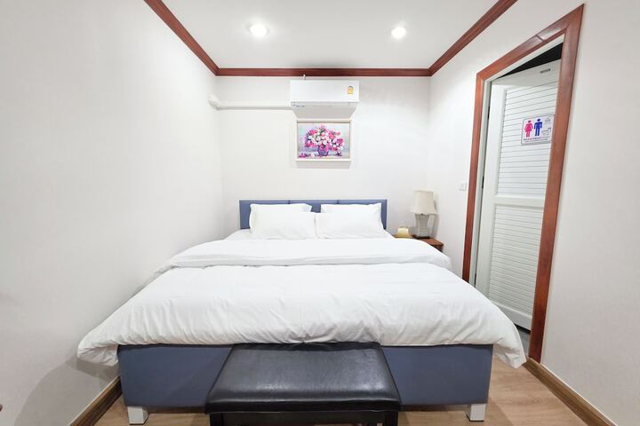 Room 50 of 76