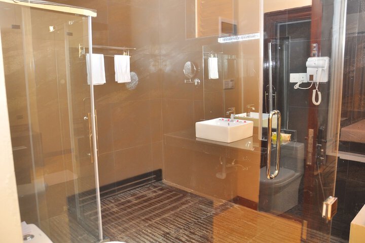Room 28 of 61