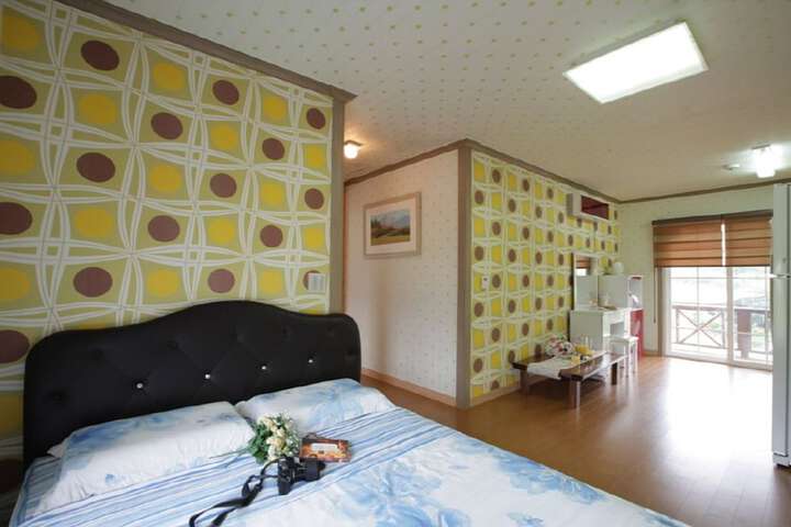 Room 4 of 63