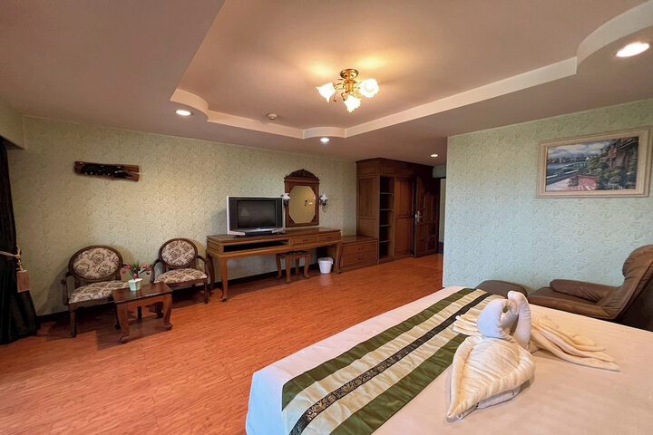 Room 16 of 51