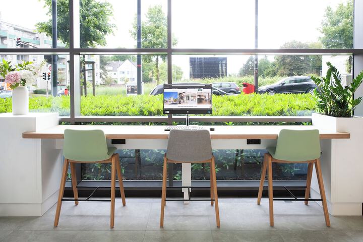 Business Center 157 of 182