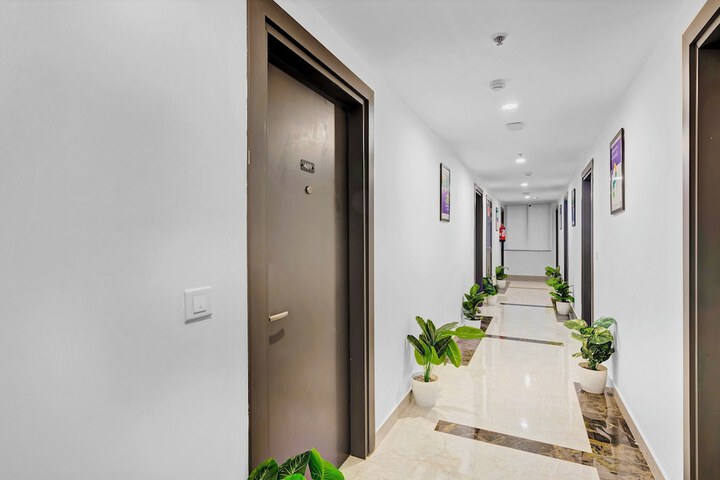 Ballroom/Hall 28 of 41