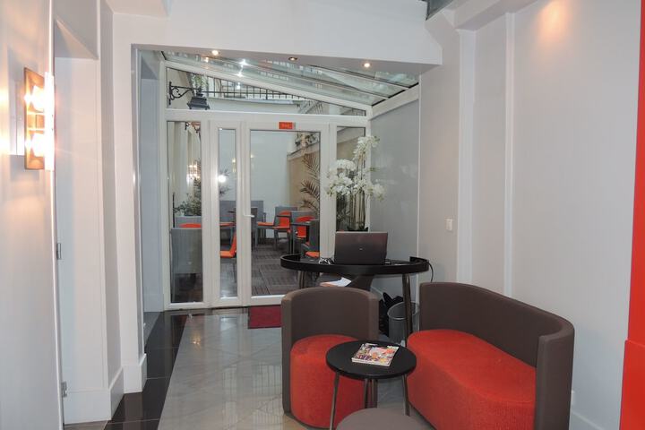 Guest Lobby