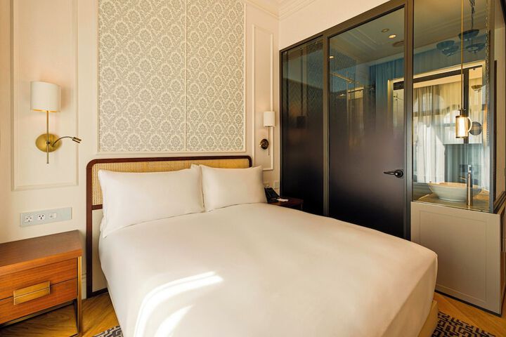 Room 54 of 117