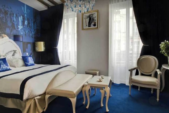 Photo of Confidential Room 1 a Stones Throw From the Louvre