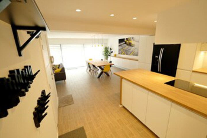 Room 25 of 28