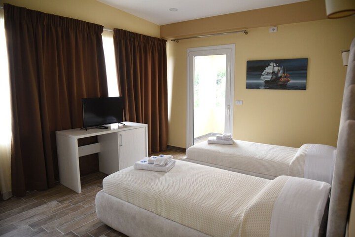 Room 11 of 121