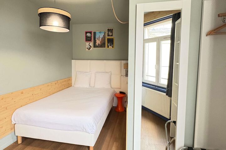 Room 12 of 65