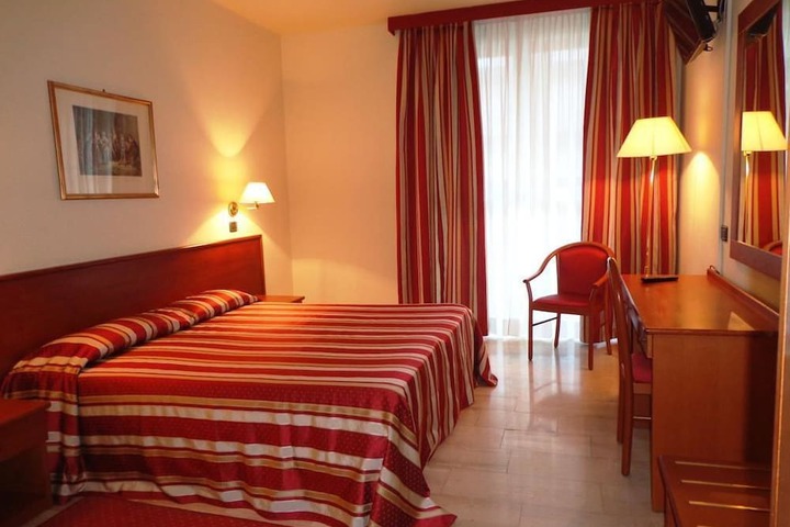 Room 7 of 19
