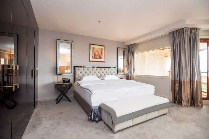 Room 10 of 129