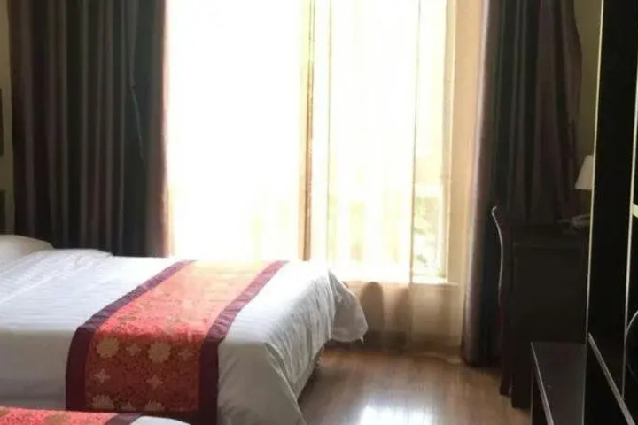 Room 4 of 10