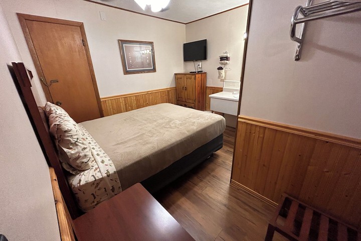 Room 32 of 82