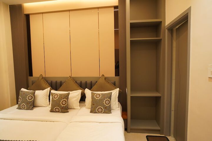Room 17 of 27
