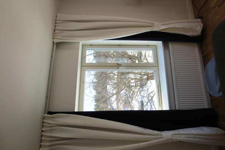 Room 9 of 34
