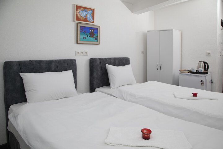 Room 8 of 15