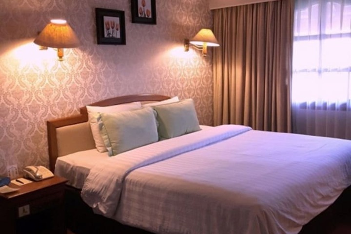 Room 10 of 35